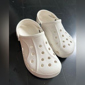 crocs white 
BAYA CLOG
